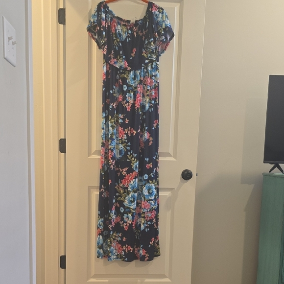 Bellamie Dresses & Skirts - Bellamie Navy Floral Maxi Dress